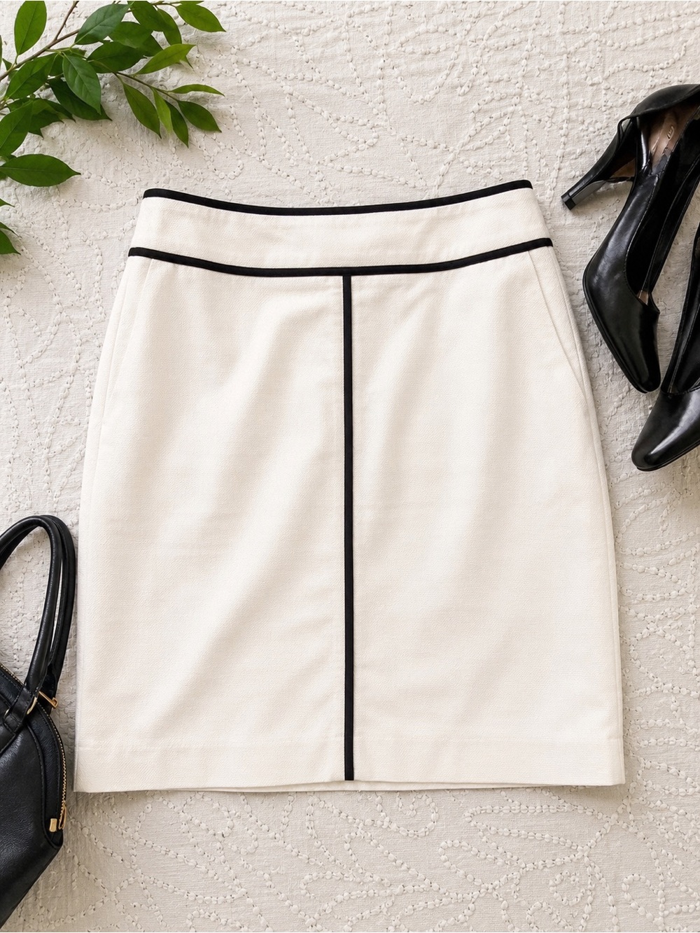 Ann Taylor White Pencil Skirt with Black Contrast Trim | Size 12